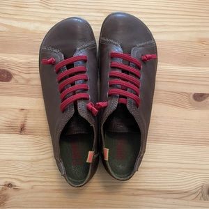 Camper Peu brown w/red laces 39